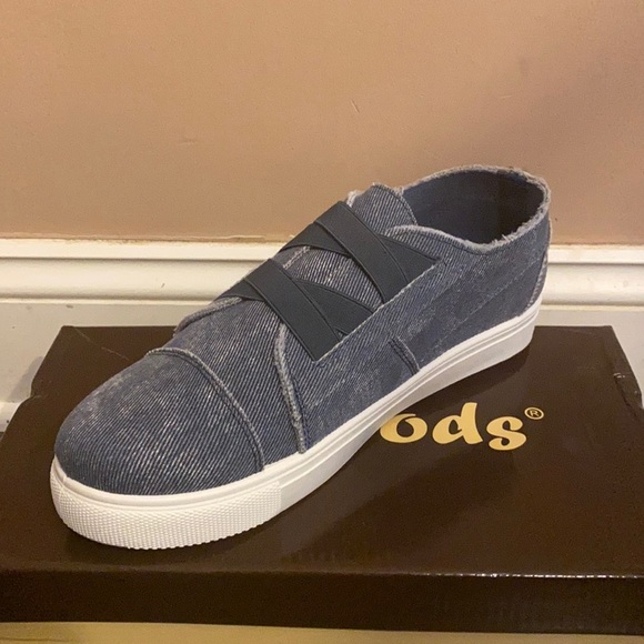 FINAL PRICE NIB Blue Outwoods Slip On Sneakers - Picture 3 of 7